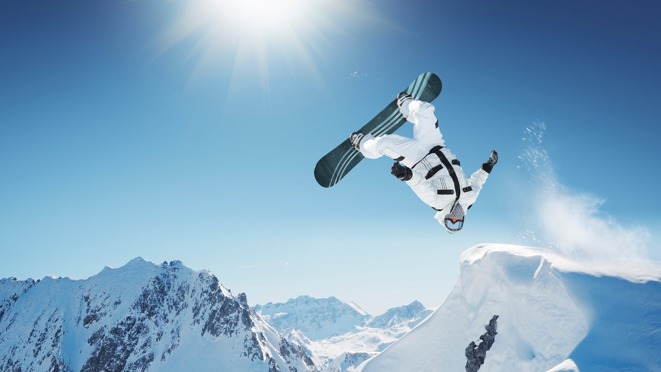 “沙漠之王：车队在金色海洋上的激烈角逐”，沙漠车队电影