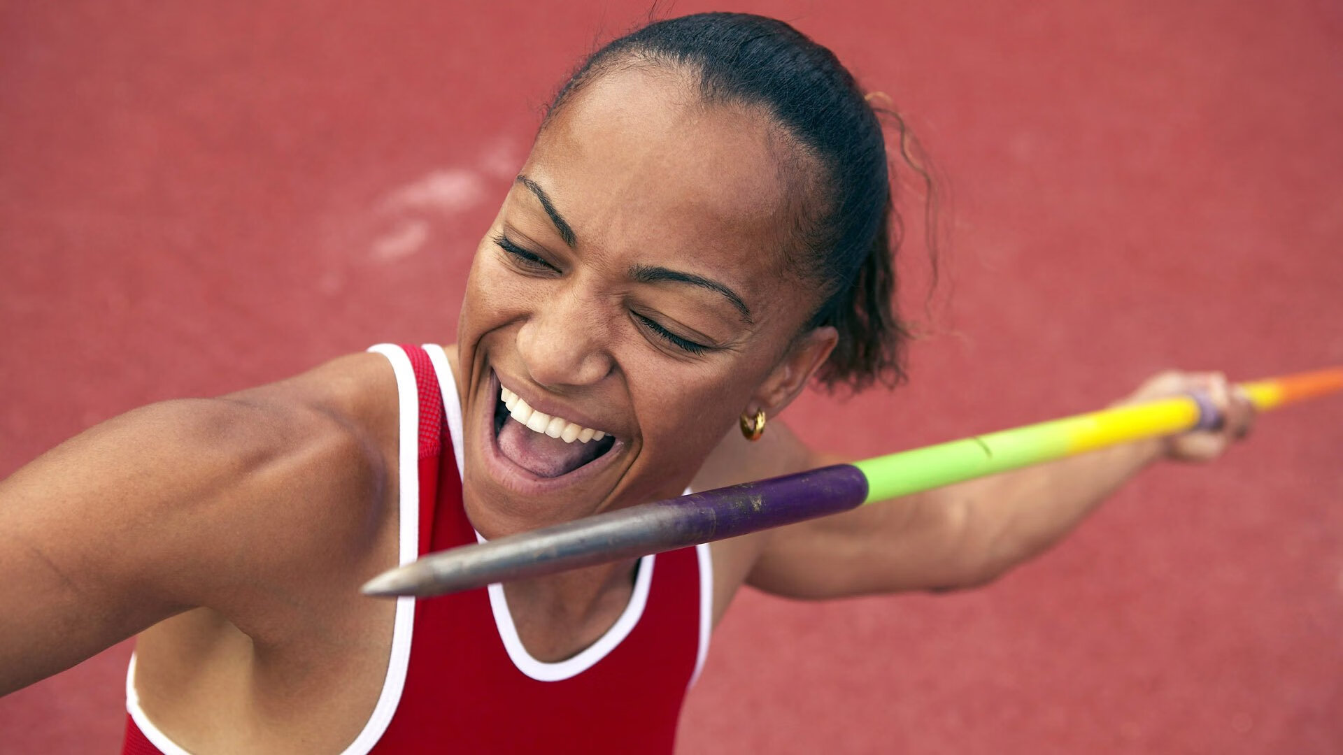 “沿海飙风：海岸线上的极速狂飙”，沿海岸线奔跑